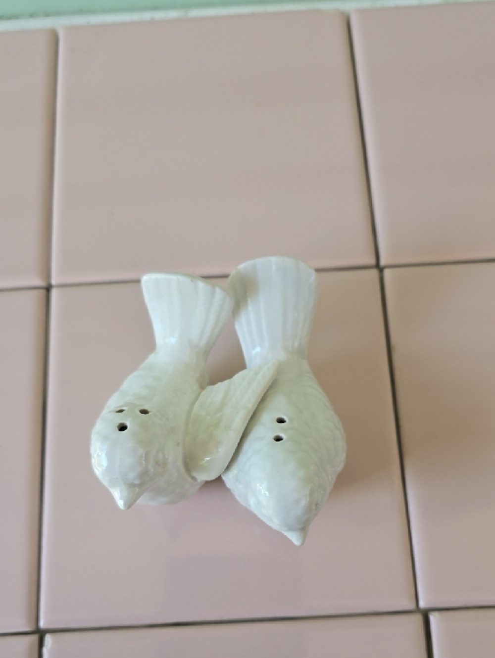 Fitz and Floyd White Ceramic Double Birds in Nest Salt & Pepper Shakers - Picture 4 of 7